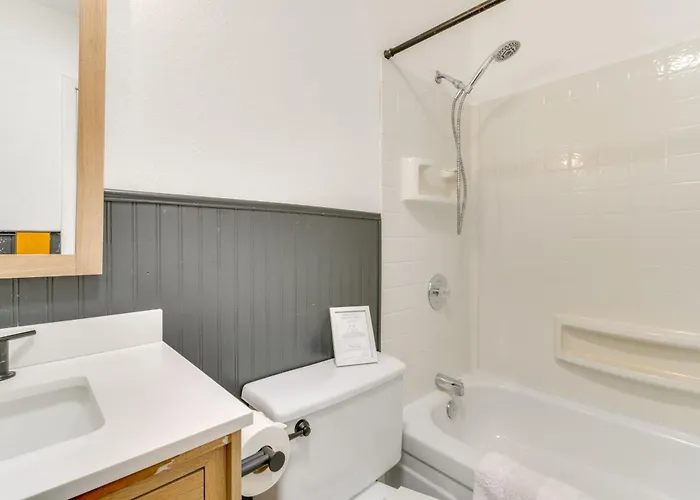 Water Views & Close To Beach: In Havasu Holiday home *