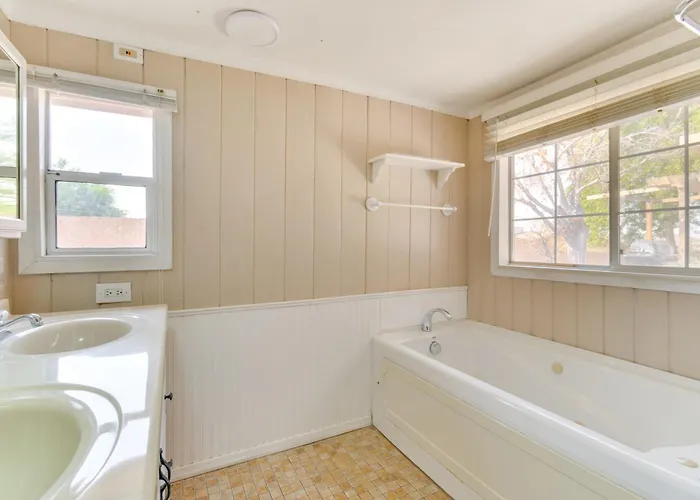 Water Views & Close To Beach: In Havasu *