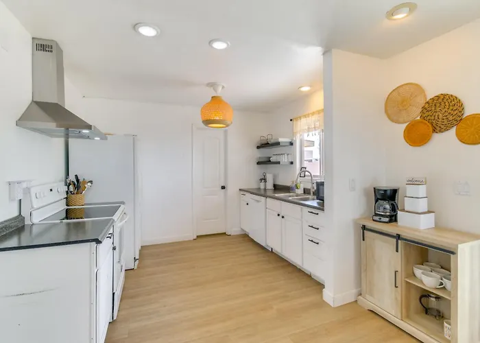 Water Views & Close To Beach: In Havasu Holiday home *