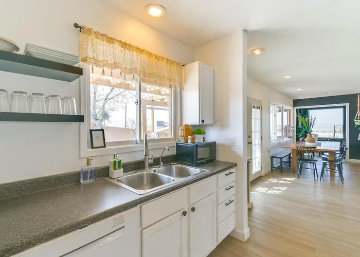 Water Views & Close To Beach: In Havasu Holiday home *