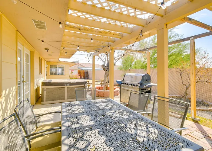 Water Views & Close To Beach: In Havasu Holiday home *